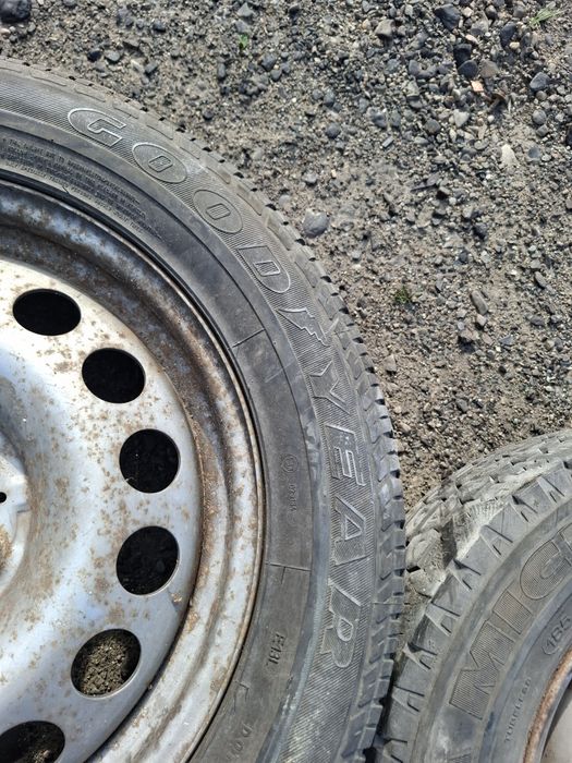 Vand roata rezerva R 17 mercedes vito cu anvelopa 225 55 17 goodyear  buna