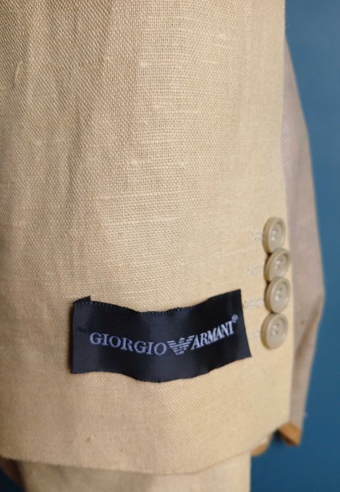 Vand costum Armani marimea 58