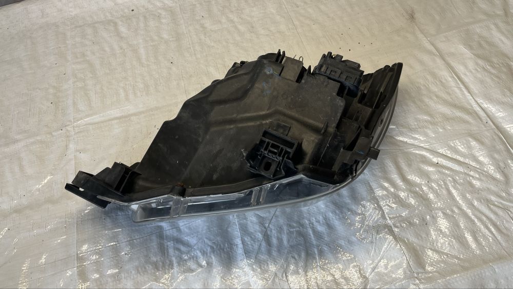 Mazda 2 2018- десен фар