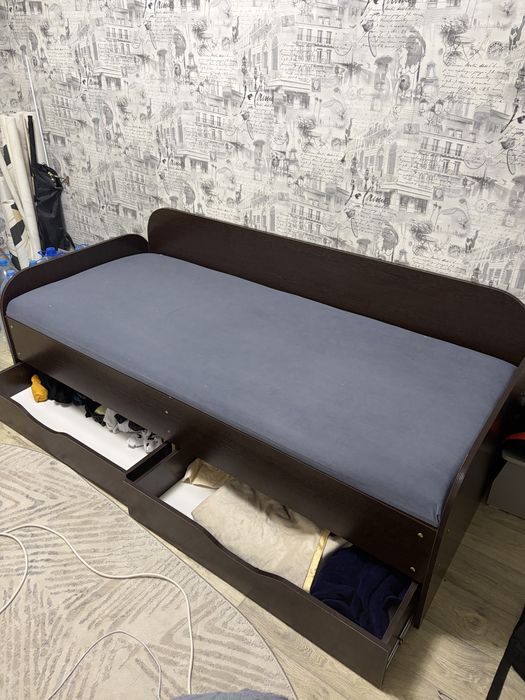 Спальная кровать