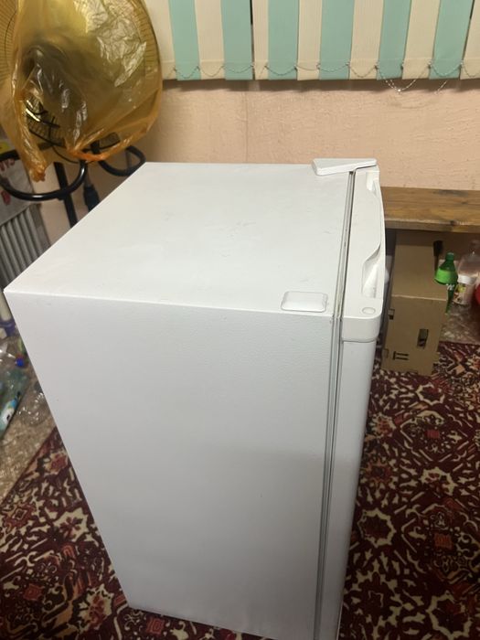 Продам мини холодильник с морозилкой