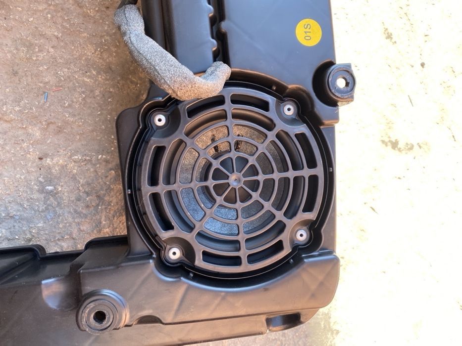 Бас колона буфер Bang & Olufsen 8k9035382b Audi a4 a5 q5
