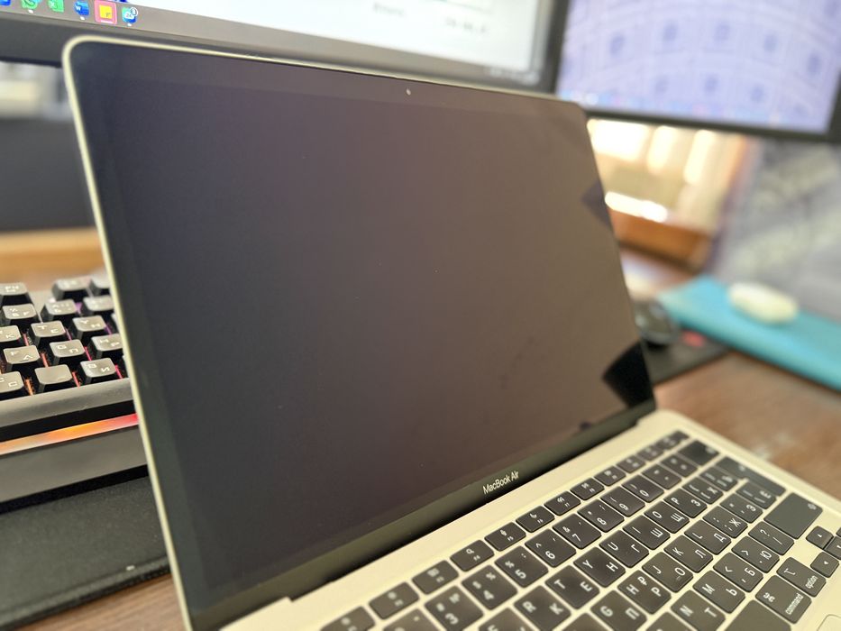 MacBook M1 256/8