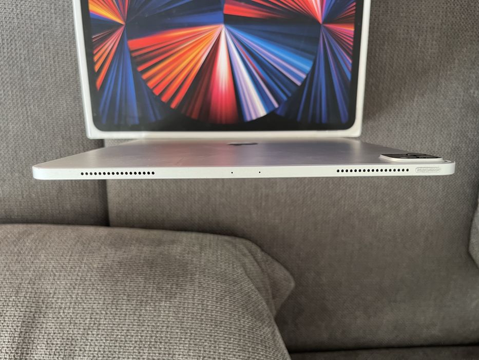 Apple Ipad pro 4th gen 12.9 inch 256gb WIFI Silver с клавиатура и писалка
