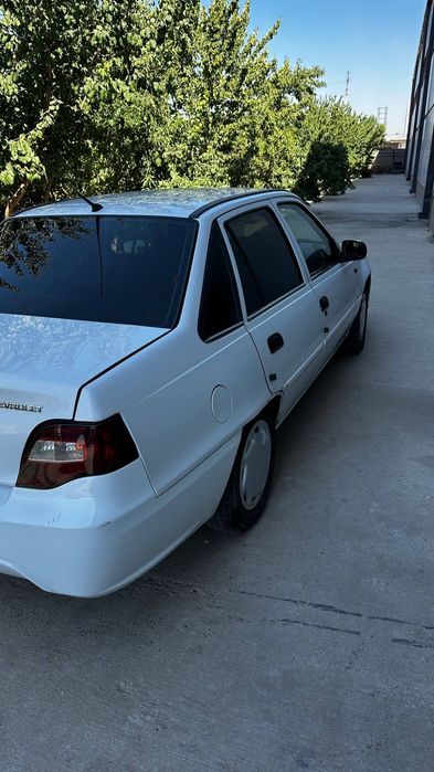 Nexia 2.   1.6l sotiladi yaxshi xolatda