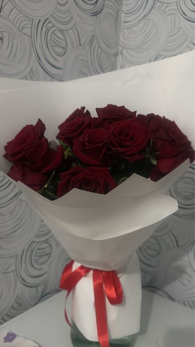 кому надо продаю букеты розы и хризантема