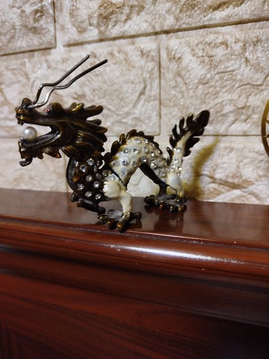 Сувинер не обичный дракончик продаю