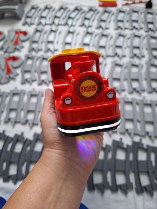 Lot Lego Duplo trenuleț electric.