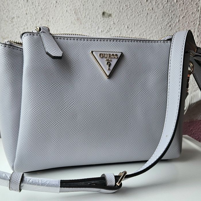 Дамска чанта GUESS 40лв.Нова.