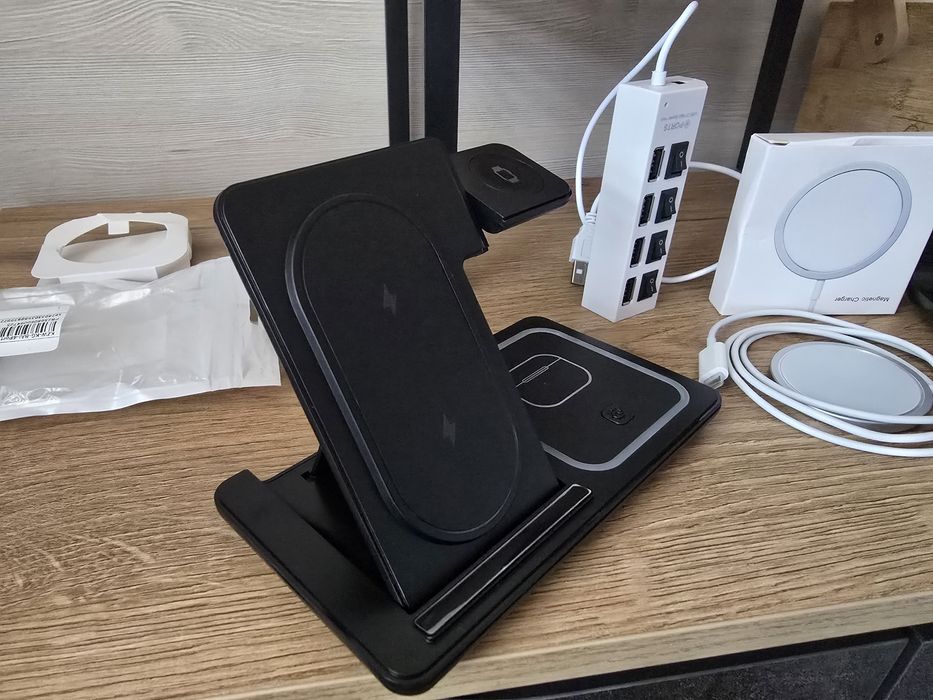 Безжично зарядно за телефон/часовник,термометър и USB хъб