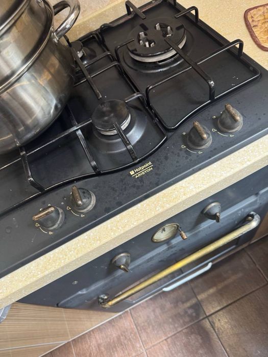 Встраиваемый электро-духовой шкаф Hotpoint-Ariston FT 850