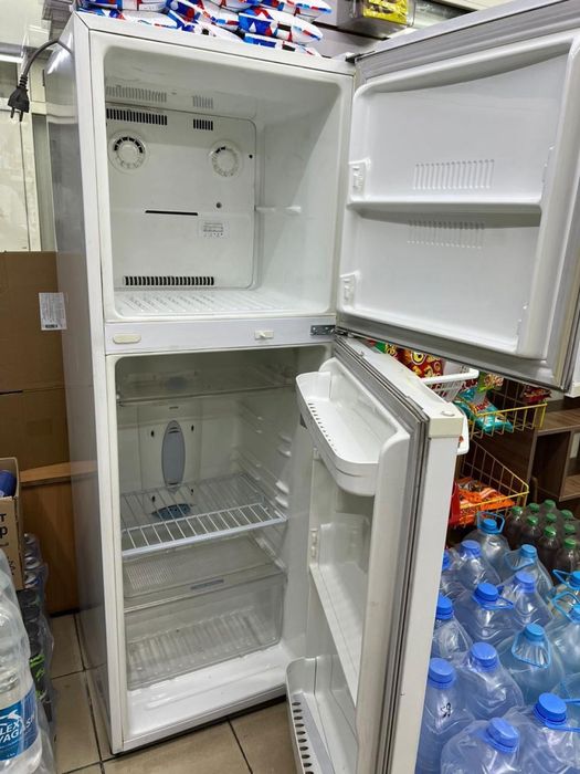 Холодильник белый