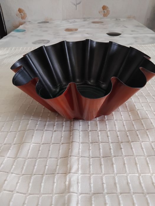 Формы для выпечки металлические.