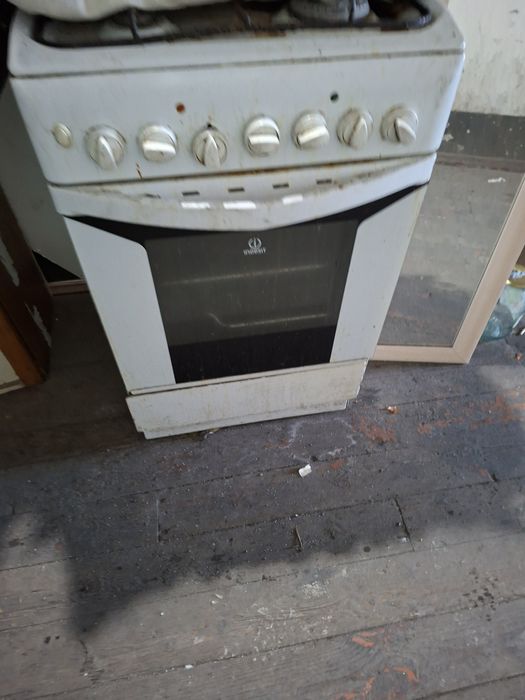 Холодильник арестован газ плита