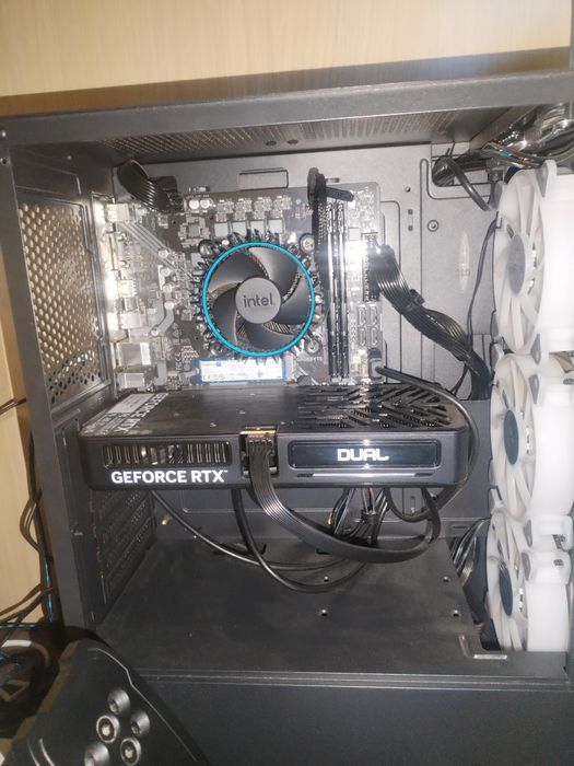 Setup pc complet gaming RTX 5060 sau schimb cu laptop similar