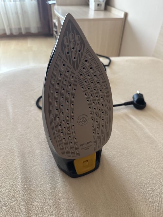 Philips Azur 8000 Series – Парна ютия | Почти нова с оставаща гаранция