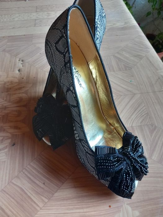 Дамски обувки официални български