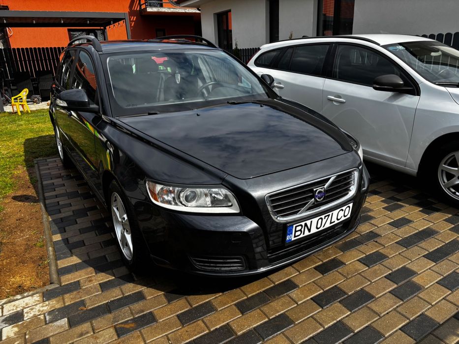 Mașină Volvo v50