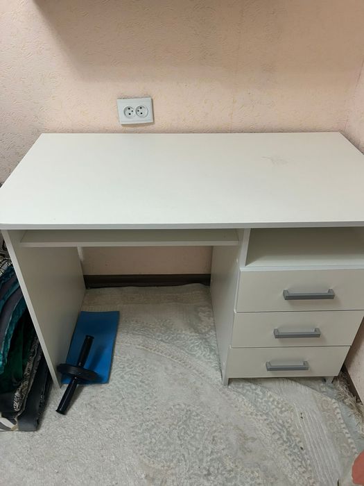 Продаю письменный стол