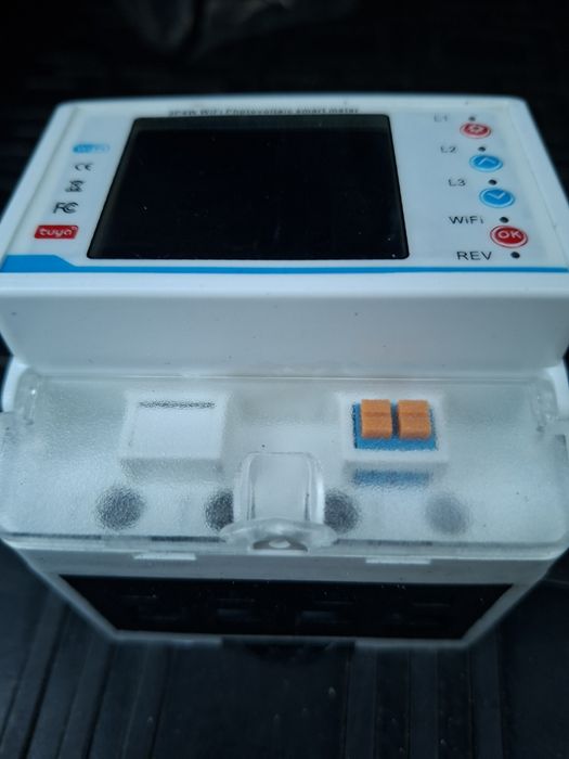 Siguranta / releu trifazata inteligenta tuya wifi