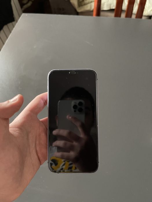 продам айфон 12.