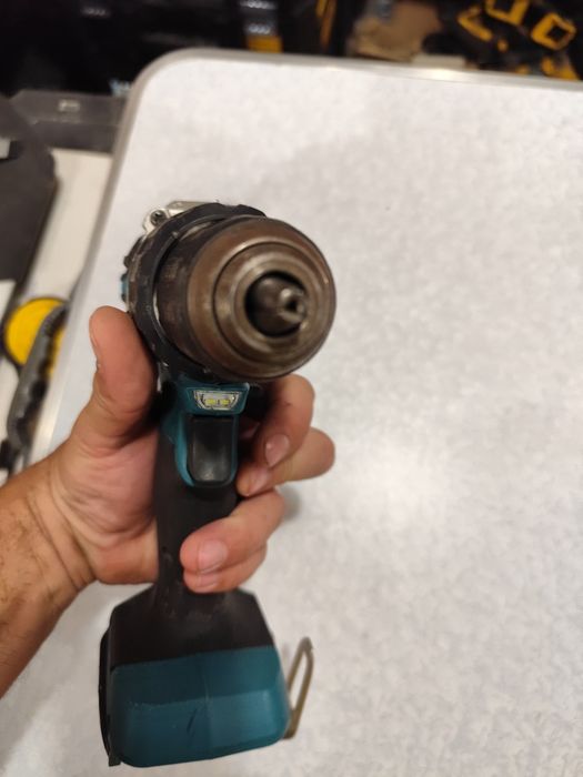 Акумулаторен безчетков винтоверт Макита Makita DDF484  100% ориги