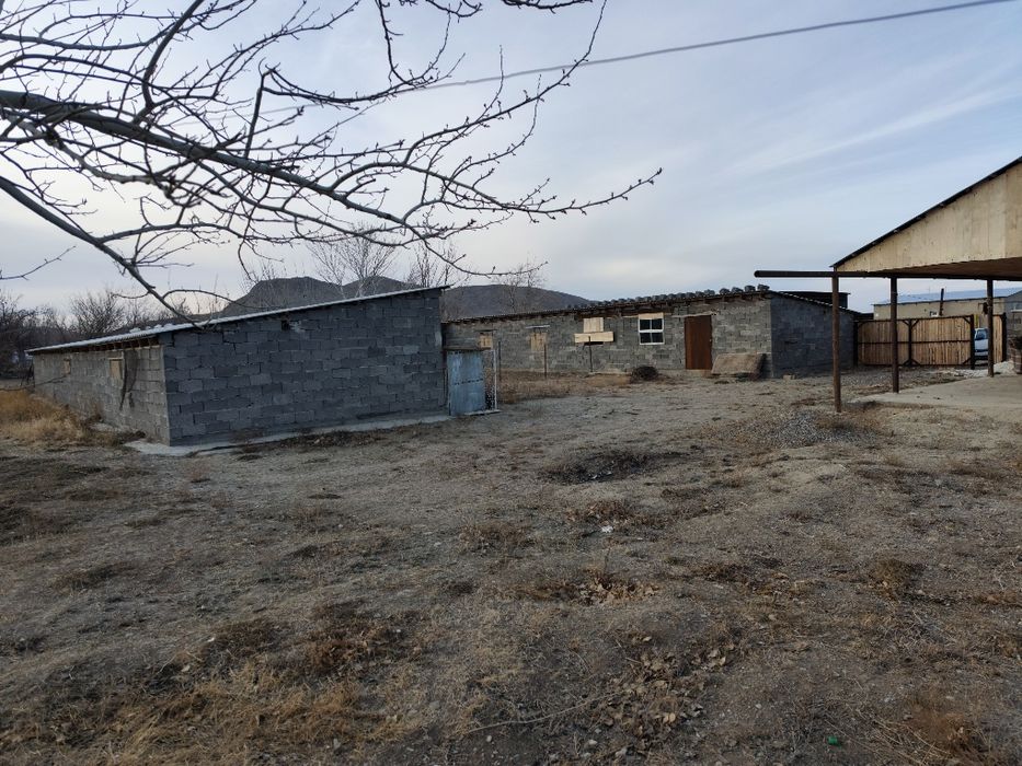 Подхозда жер үй , мал ұстағанға арналған