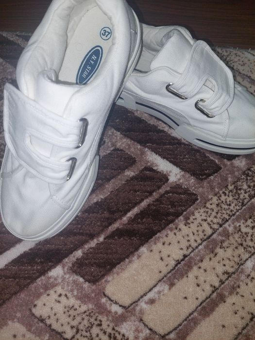 Converse damă purtate de 3 ori