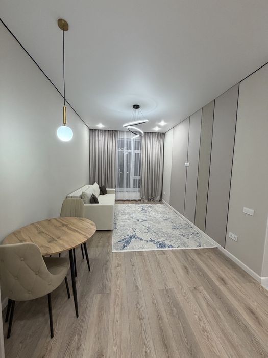 Продам  евро 2-комнатную квартиру