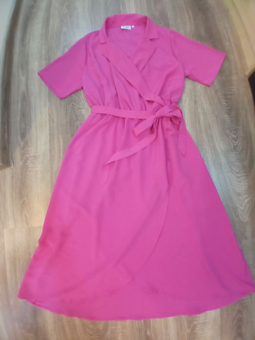 Нова рокля  VRS M (няма еластичност)15 лв 
Цена