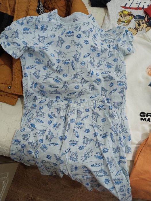 Продам пакет вещей на мальчика 3-5 лет