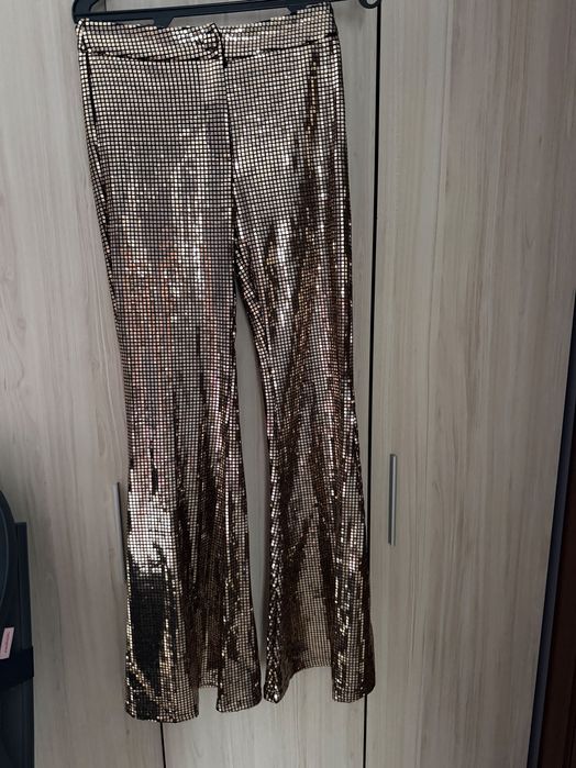 Златист панталон с широки крачоли