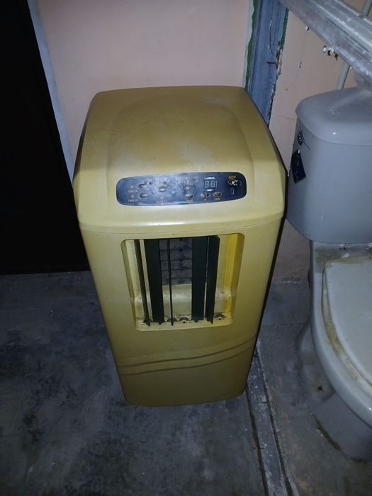 Vand aer condiționat care scoate si aer cald