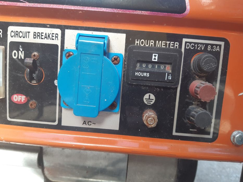 Generator curent electric benzina putere 3000w folosit 10 ore 3kw
