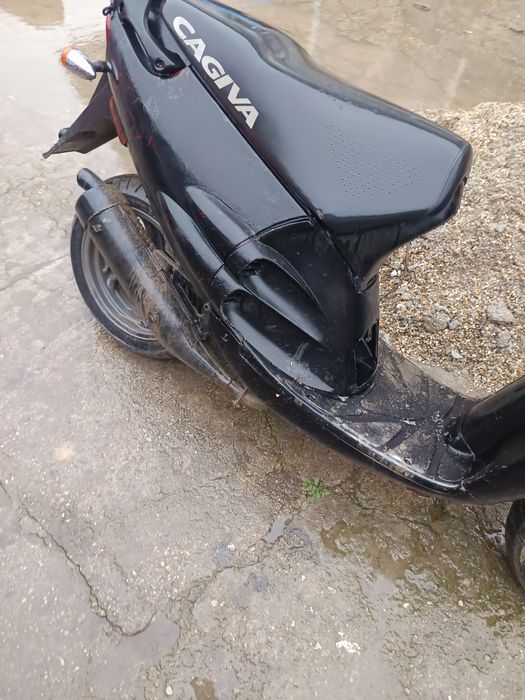Vând scuter cagiva cucciolo 2t pentru piese sau cine vrea să-l reapare