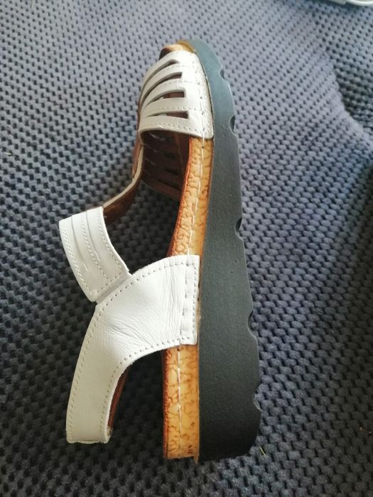 Sandale albe marimea 38 noi piele