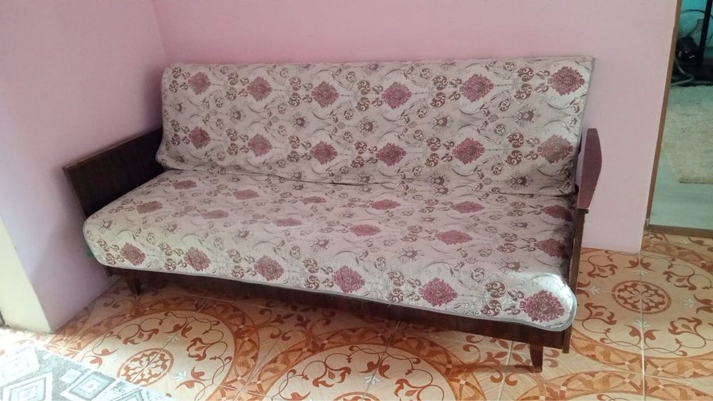 Диван срочно продам