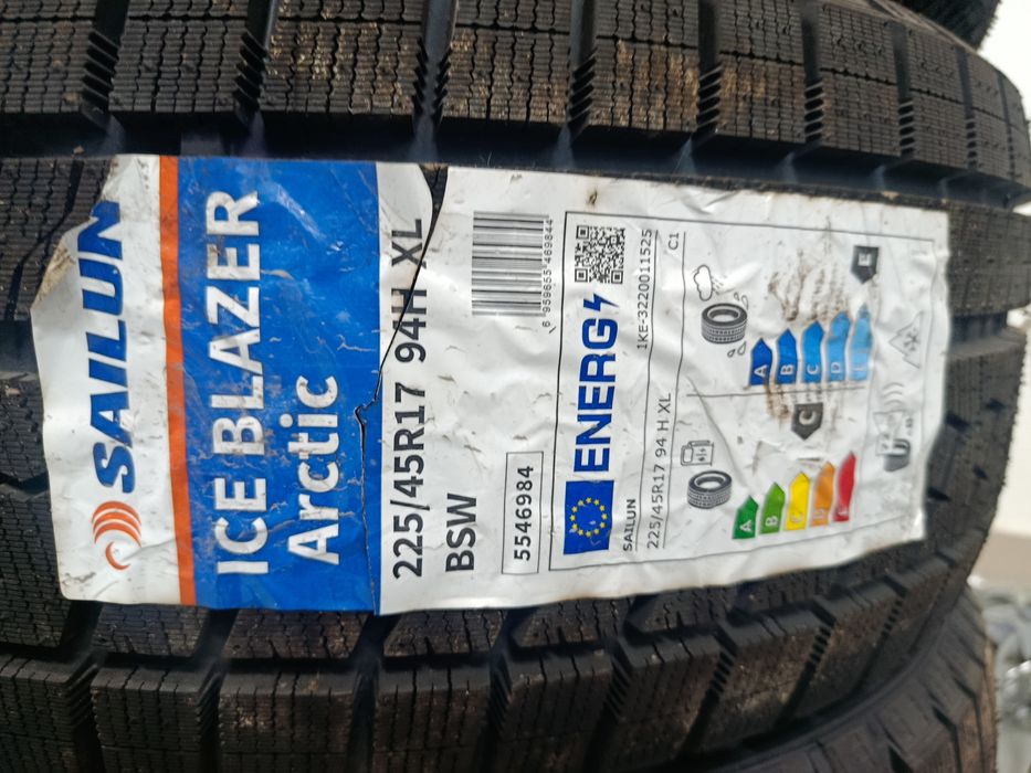 Балон 225/45/R17