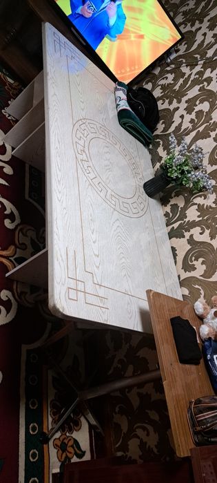 Большой белый стол продаю Катта стол сотилади