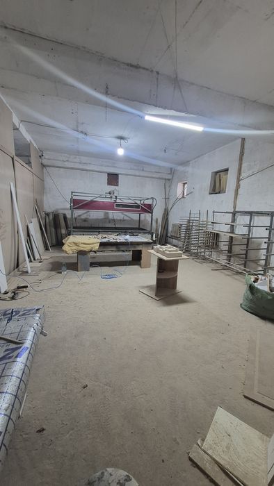 Сдам в аренду 300кв , помещение с потолком 4м , отапливаемое