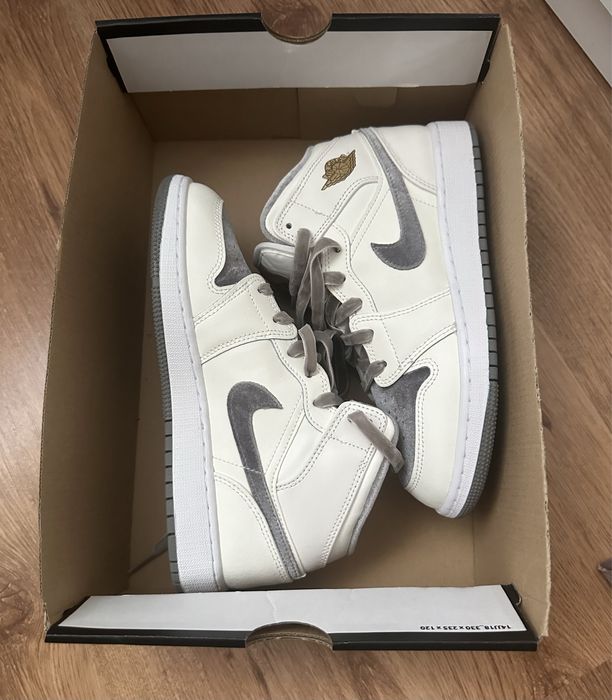 Air Jordan 1 Mid