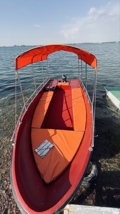 Катер с матором новый.