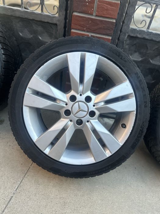 Оригинални лети джанти 17" за Mercedes с гуми Nexen 225/45 R17