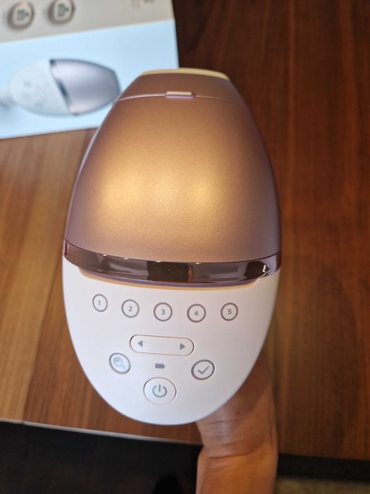 Фотоепилатор Philips Lumea 9000 BRI958/00