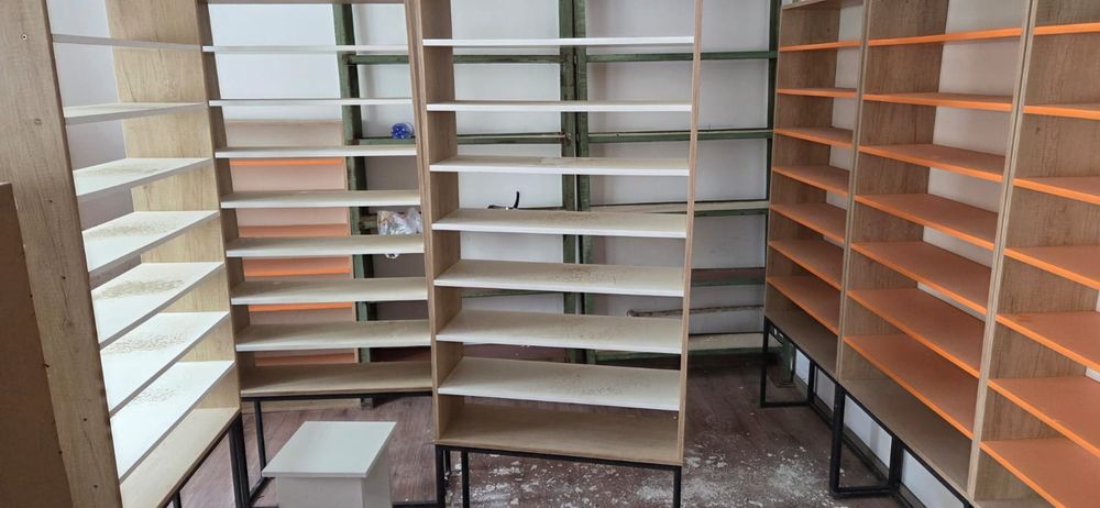 Стеллажи в отличном состояние