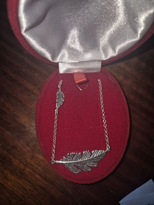 Продавам сребърно колие