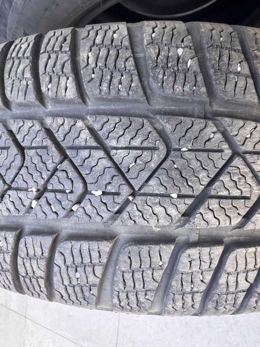 Pirelli Sottozero 3 215/60 R18 102T XL RFT MOE ELECT – DOT 2024