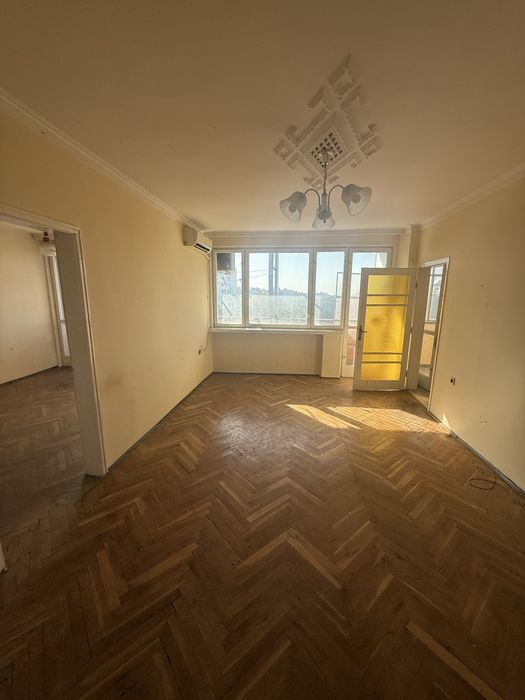 Продава се Двустаен апартамент в Варна, Базар Левски - 61 кв.м за 2869 €/кв.м - Снимка #2