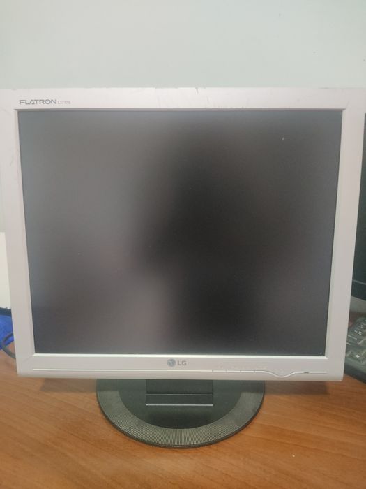 Monitorlar sotiladi