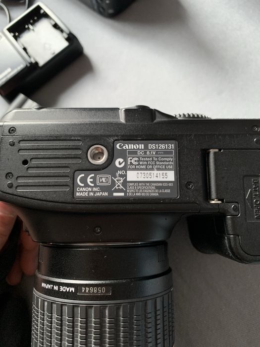 Camera Foto CANON EOS 30D DSLR cu Obiectiv Tamron AF 17-50mm F/2.8, Geanta Grip Doua Baterii